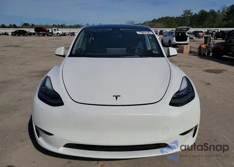 2022 Tesla Model Y z USA, uszkodzony, nr VIN 7SAYGDEE8NF372434